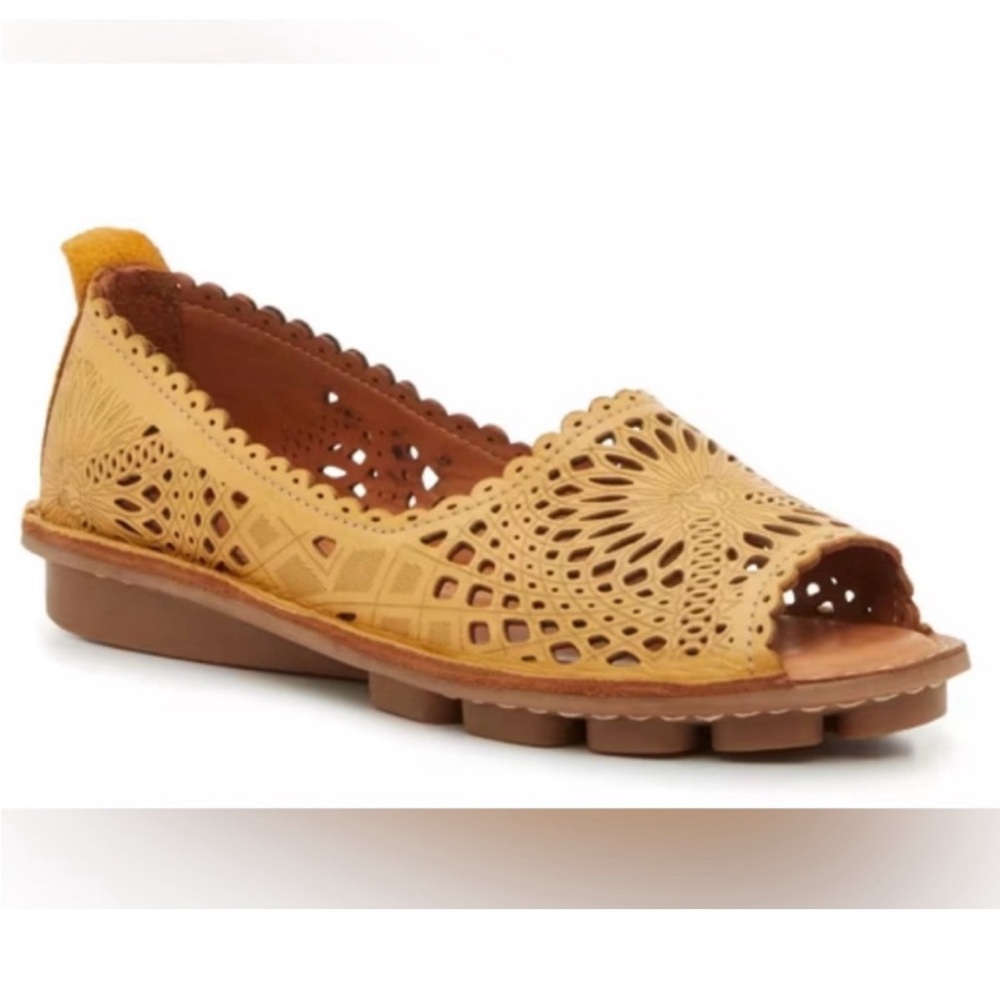 Spring step Bormeda Die cut leather peep toe shoes 9